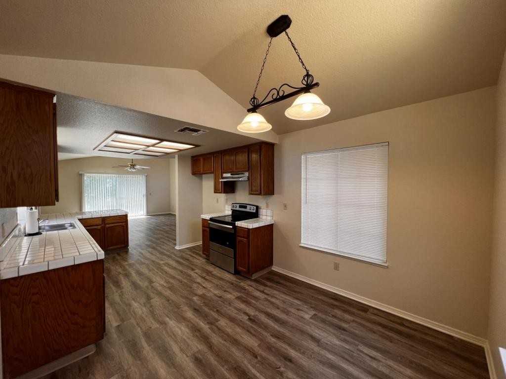 1553 Anconia St - Photo 3 of 11