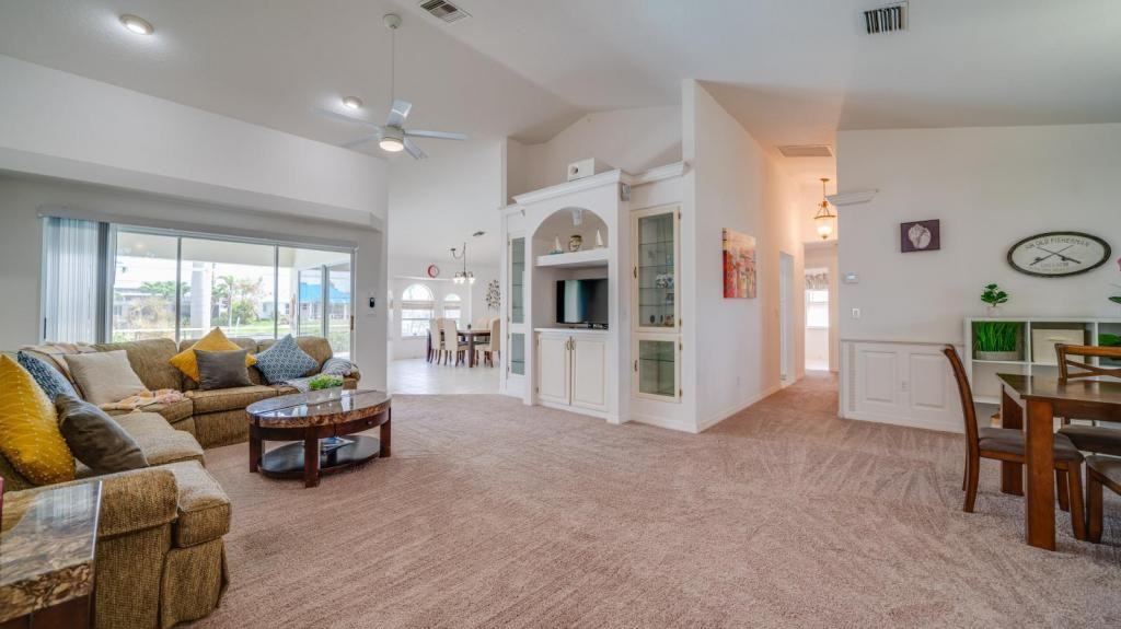 2541 Southwest 37th Street - Photo 5 of 36