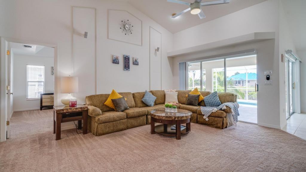 2541 Southwest 37th Street - Photo 6 of 36