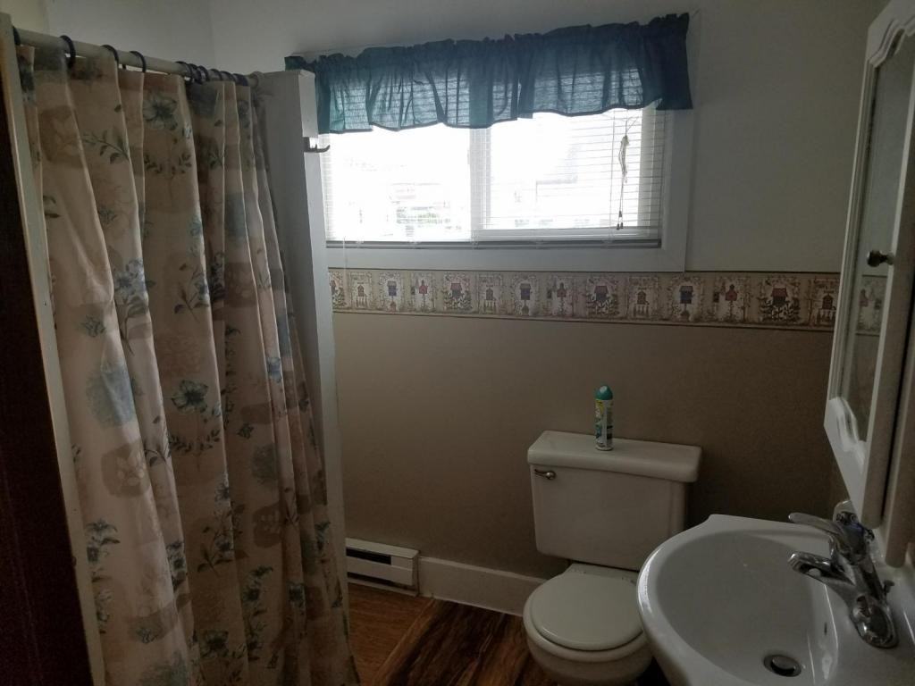 402 Chestnut St - Photo 2 of 11