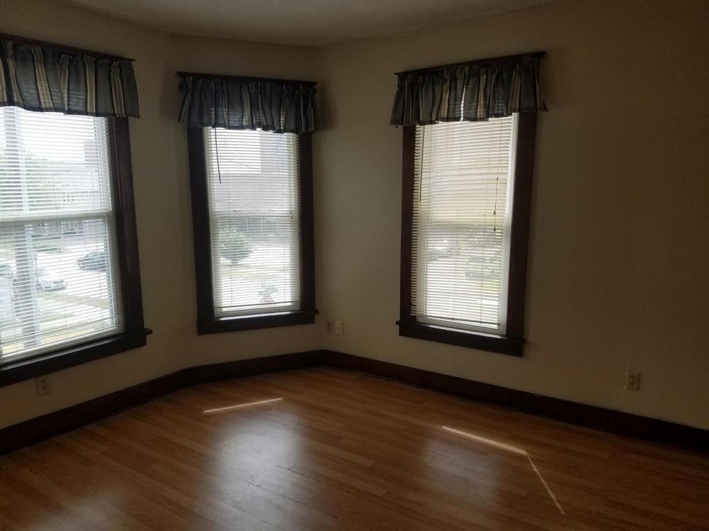 402 Chestnut St - Photo 3 of 11