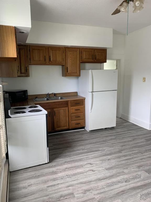 118 1/2 E Carl St - Photo 2 of 10