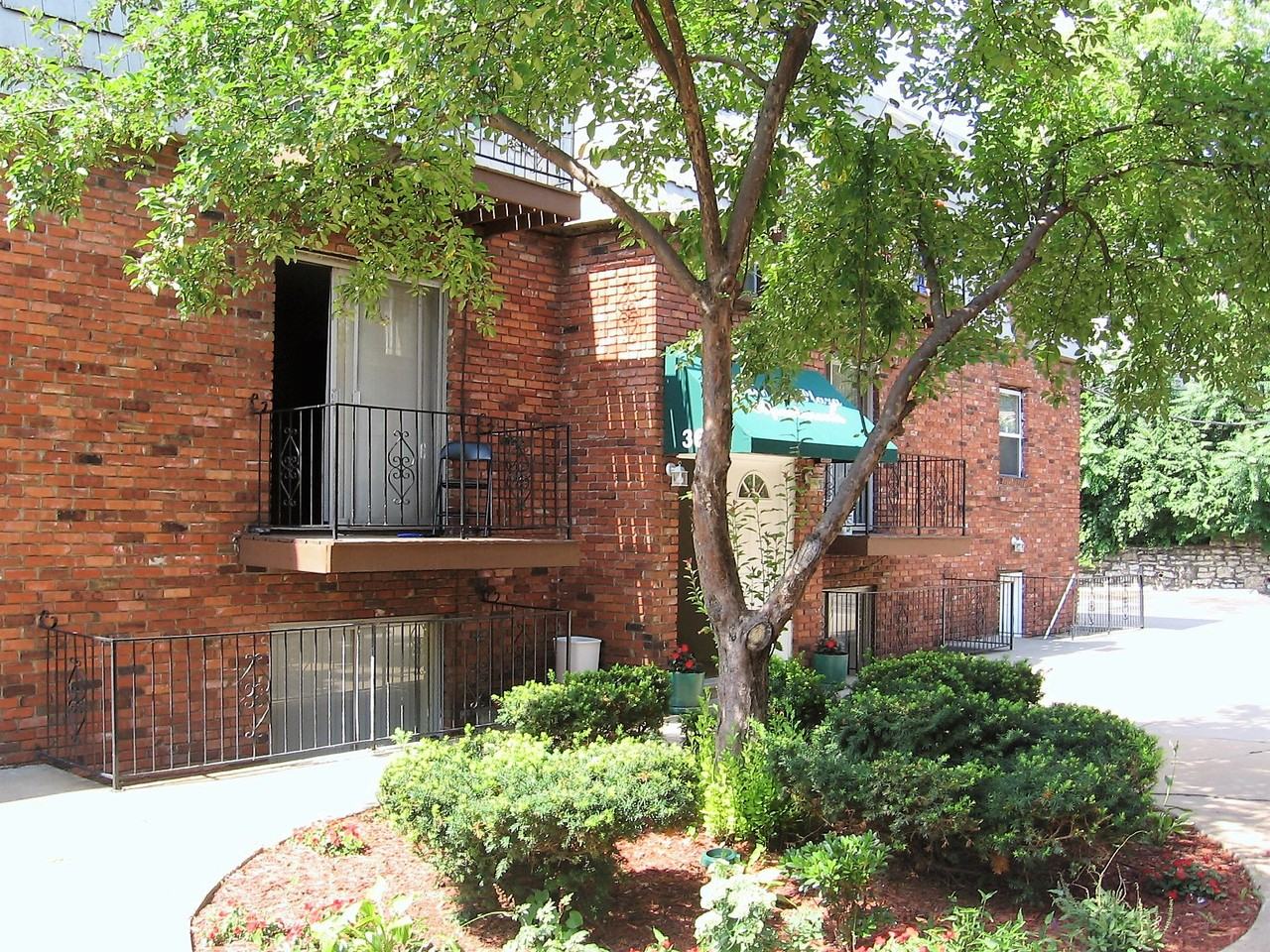 Baltimore Plaza Apartments 3635 Baltimore Ave, Kansas City, MO 64111