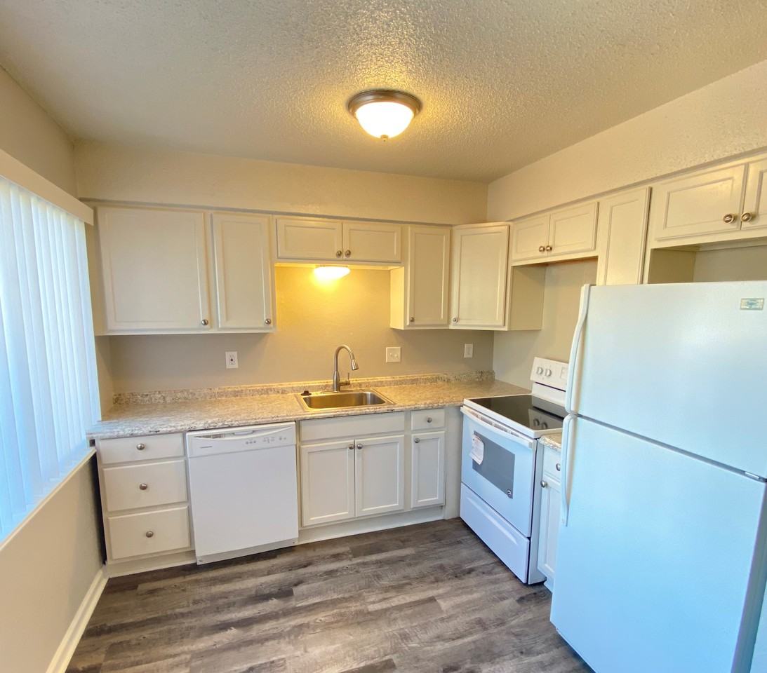 Poplar Place - Photo 2 of 4