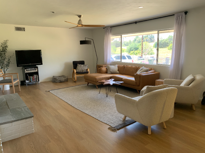 1860 Summit Dr - Photo 3 of 29