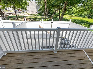 1425 S Hanson St #B - Photo 2 of 19