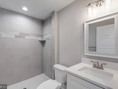 1425 S Hanson St #B - Photo 3 of 19