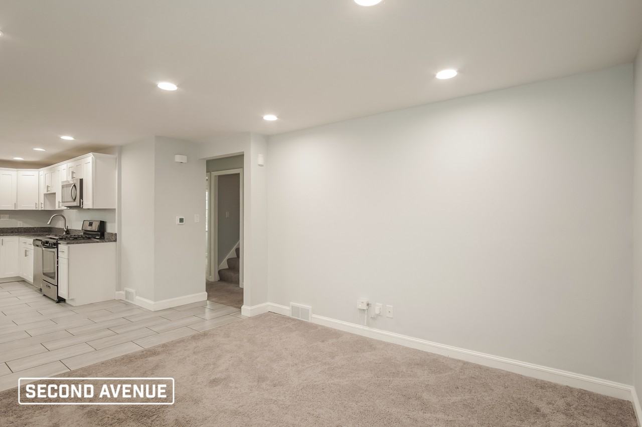321 Auburn St - Photo 2 of 17