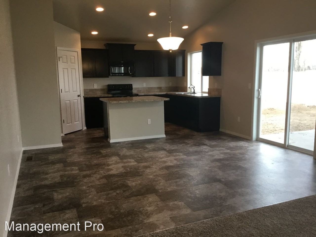 1014 S Red Sand Ave - Photo 3 of 32