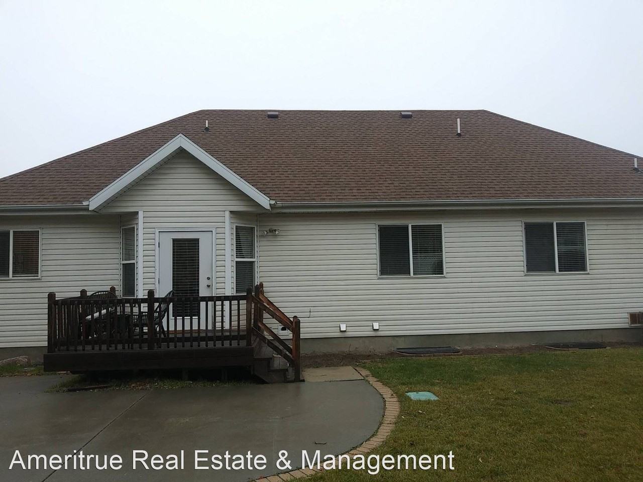 1856 Stadium Cir - Photo 2 of 13