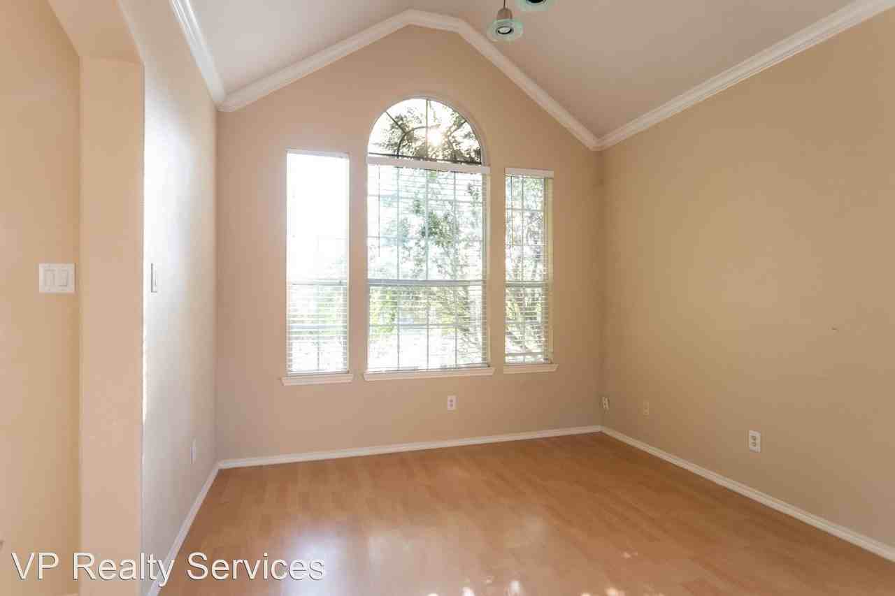 803 Big Bend Dr - Photo 3 of 23