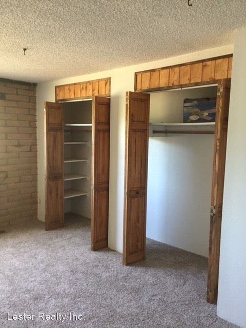 5165 Round Lake Rd - Photo 3 of 7
