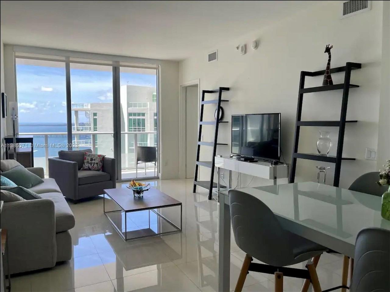 1300 Brickell Bay Dr #2707 - Photo 2 of 8