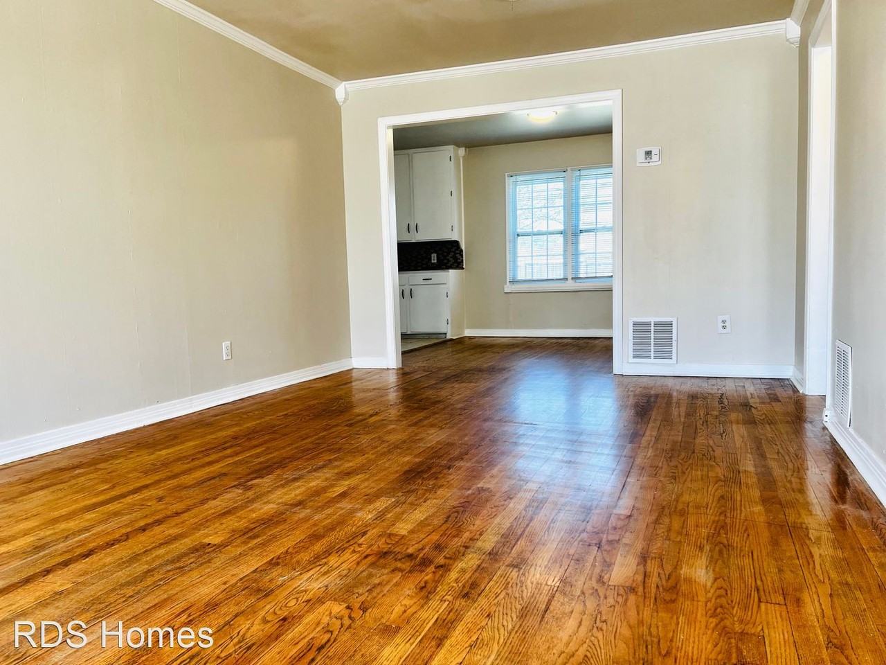 3921 Nw 16th St - Photo 3 of 13