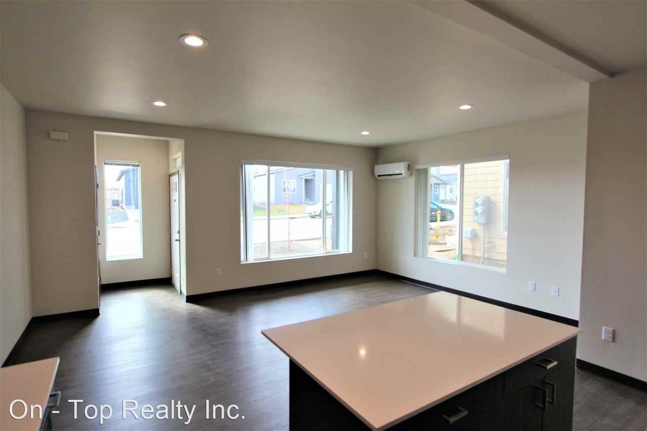 841/843 Greenfield Dr. - Photo 3 of 13