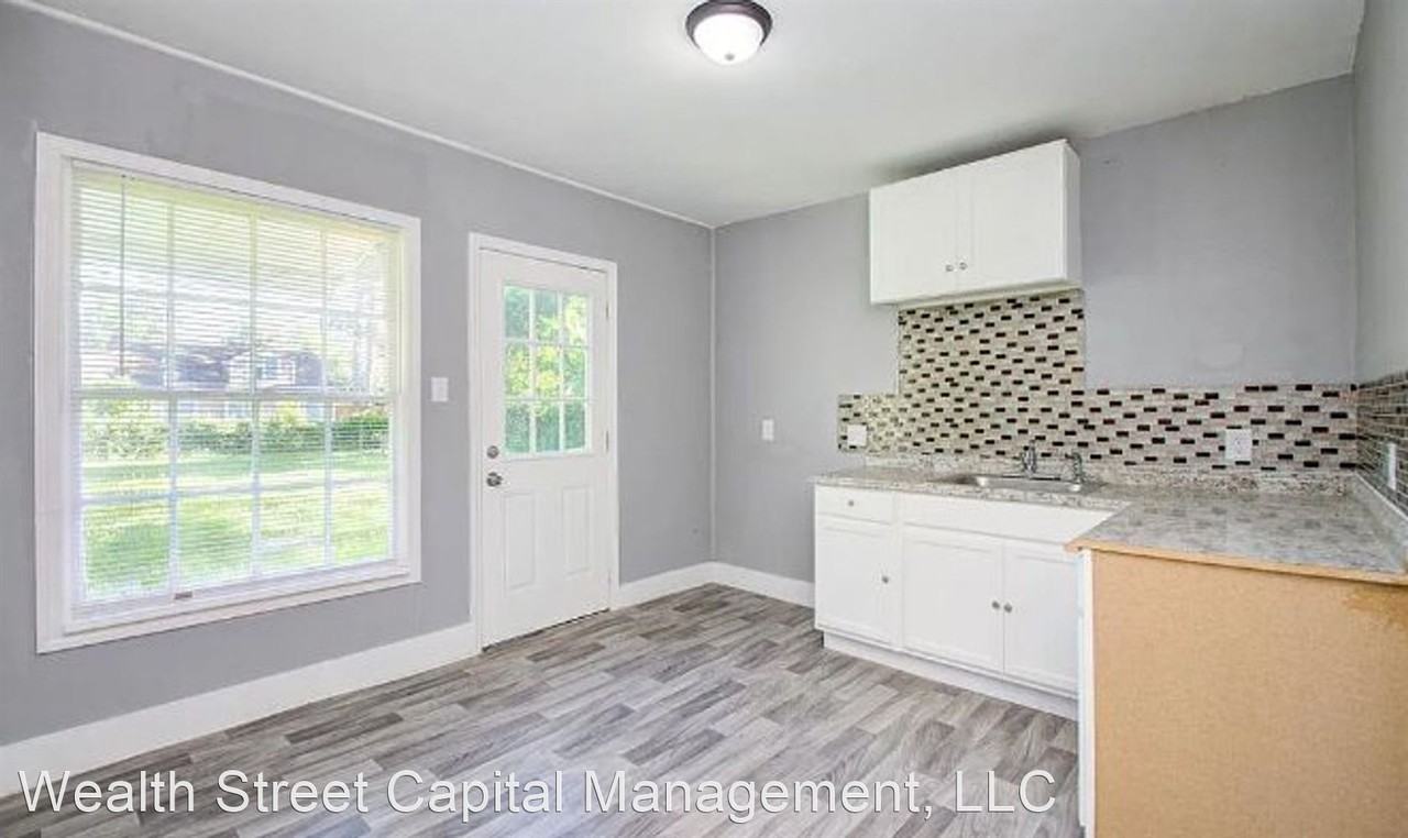 2440 Gladys St - Photo 3 of 16