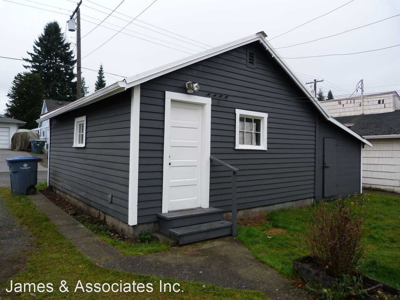 224 1/2 W Lauridsen Blvd - Photo 2 of 13