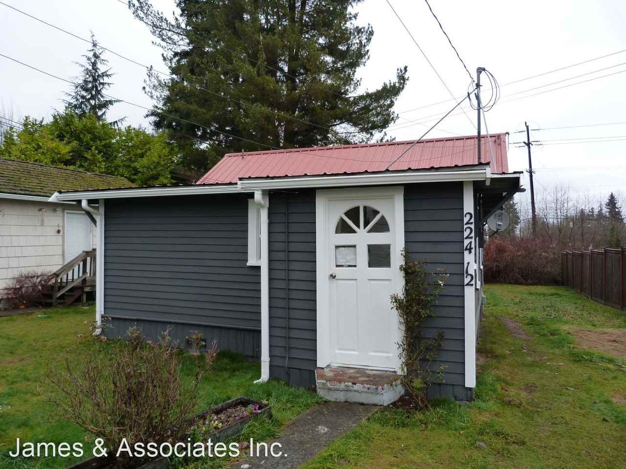 224 1/2 W Lauridsen Blvd - Photo 3 of 13