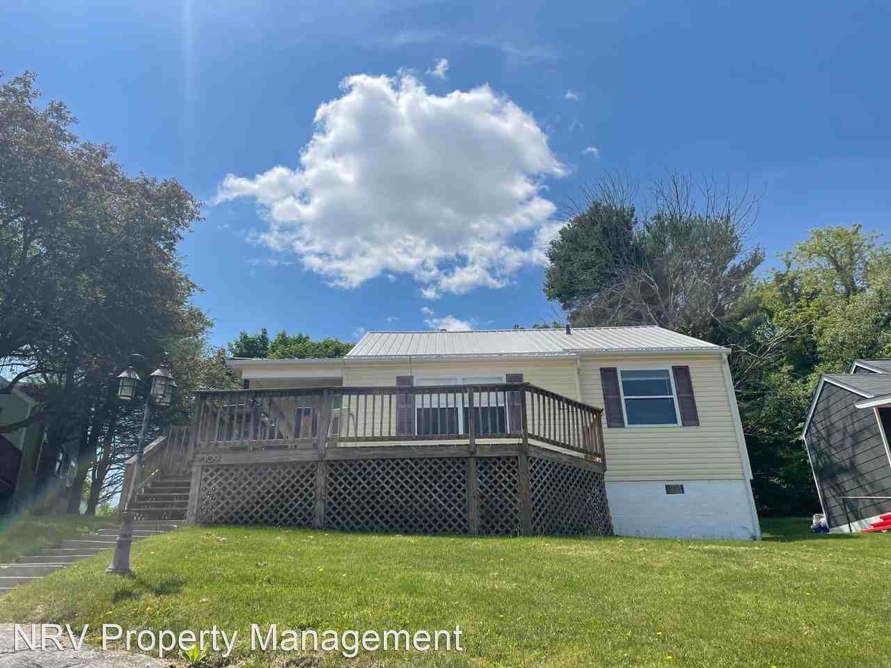 109 Monroe St - Photo 2 of 16