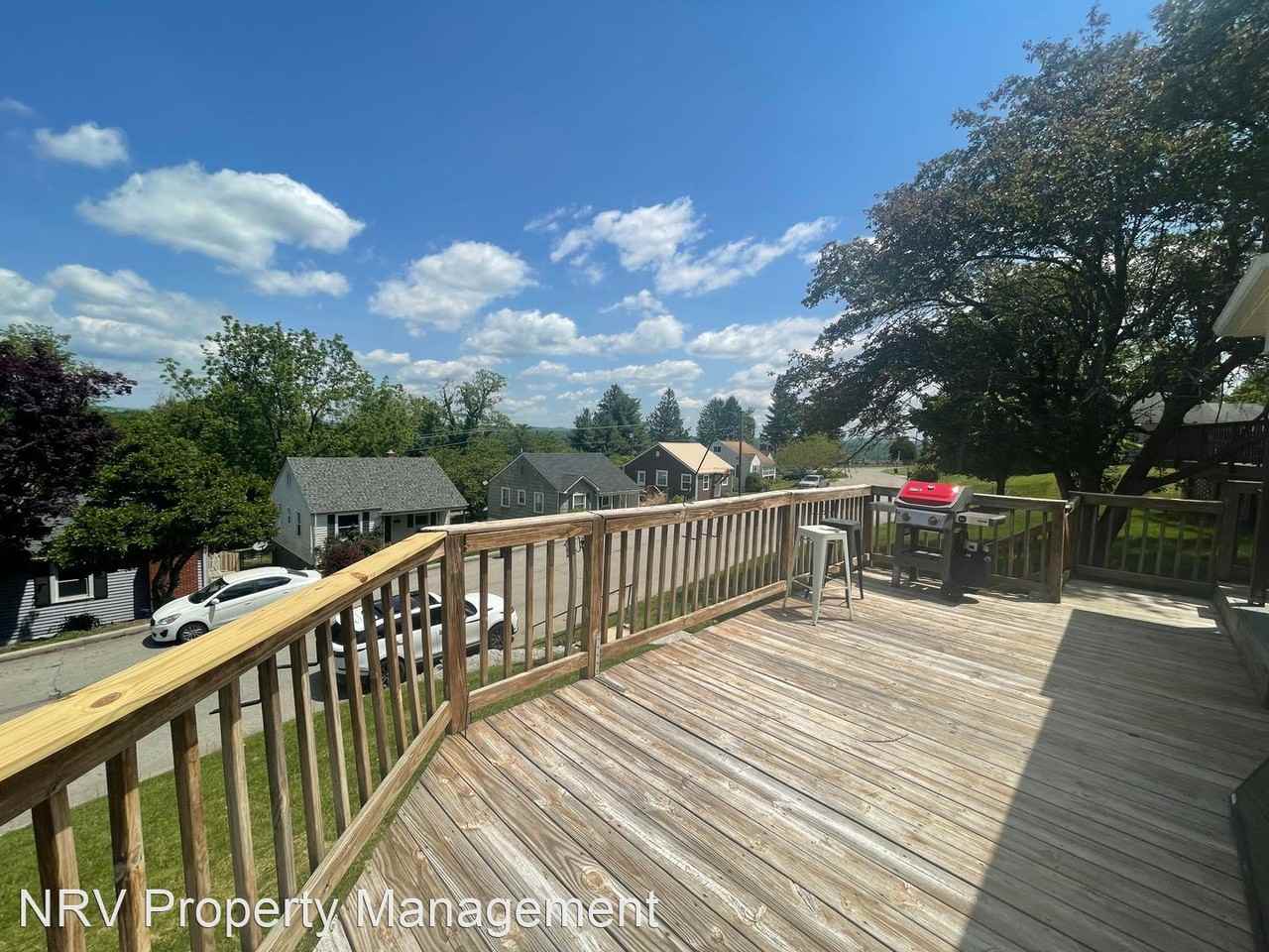 109 Monroe St - Photo 3 of 16