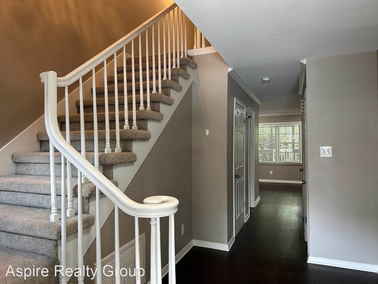 323 Cambridge Place Dr - Photo 2 of 37