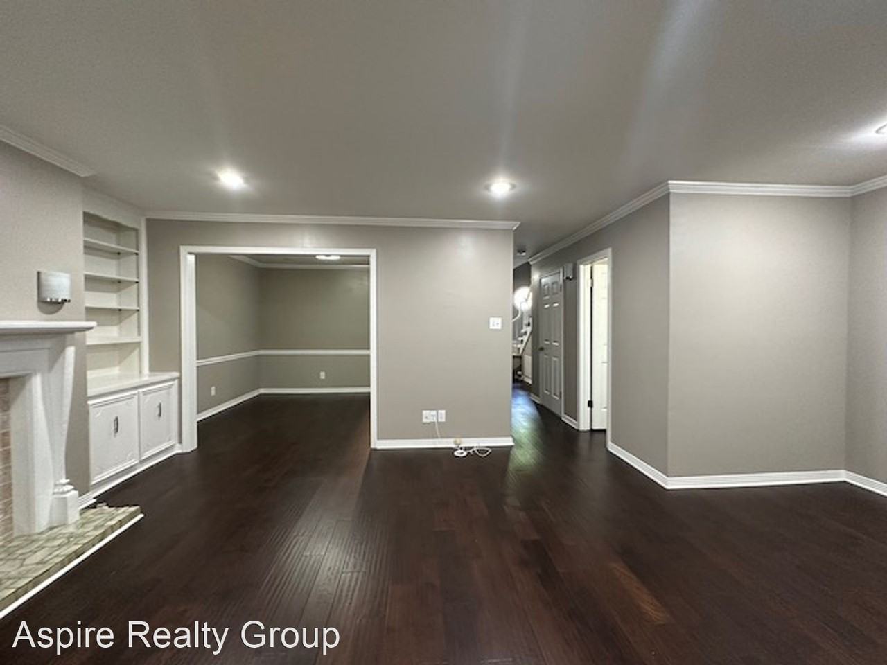 323 Cambridge Place Dr - Photo 3 of 37