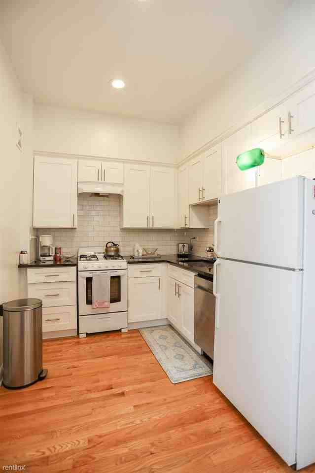 1766 N Clark St - Photo 2 of 8