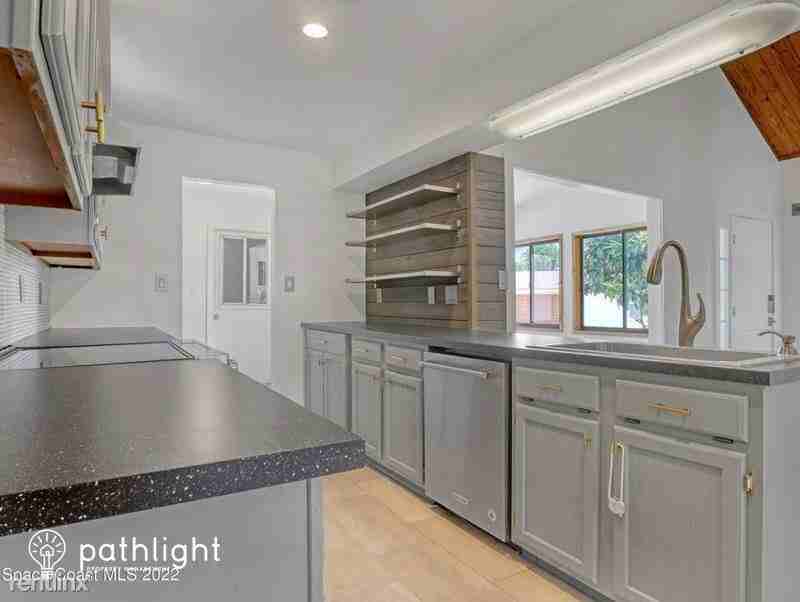 2515 Longwood Ct - Photo 3 of 15