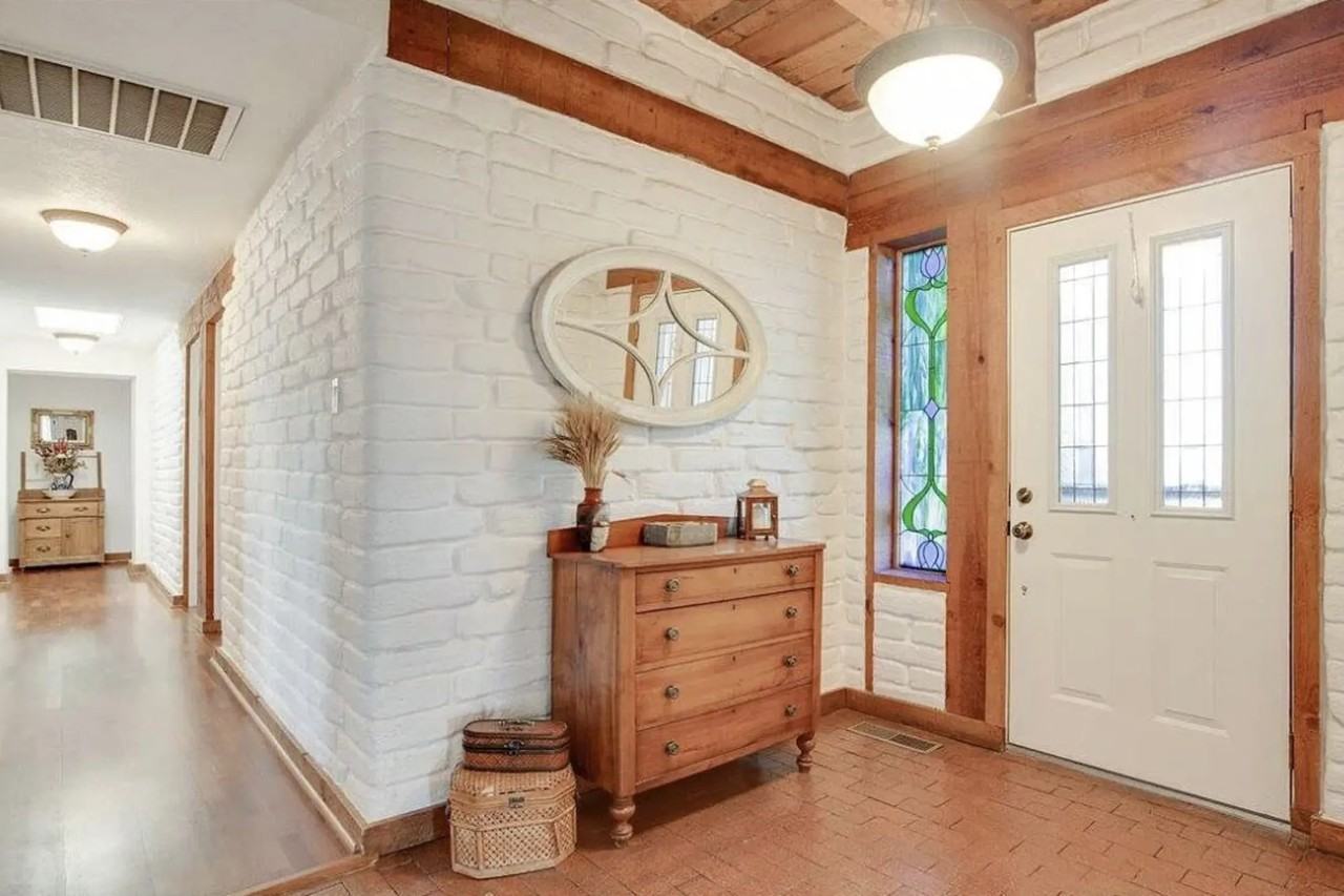 1131 W Meadowlark Ln - Photo 3 of 10