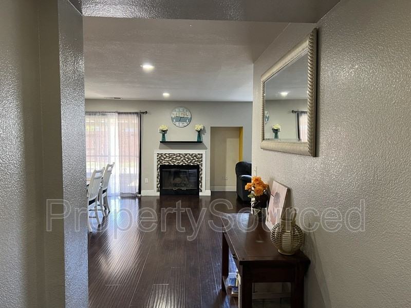 1221 Houston Ave - Photo 3 of 22