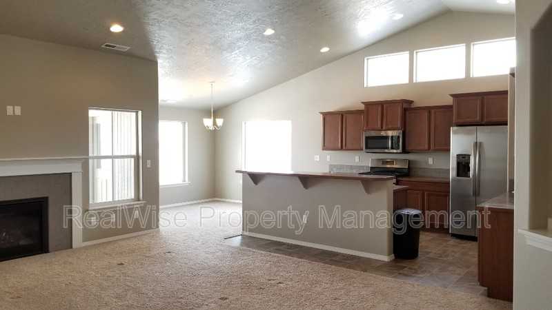 2681 Ne 6th Dr - Photo 3 of 30