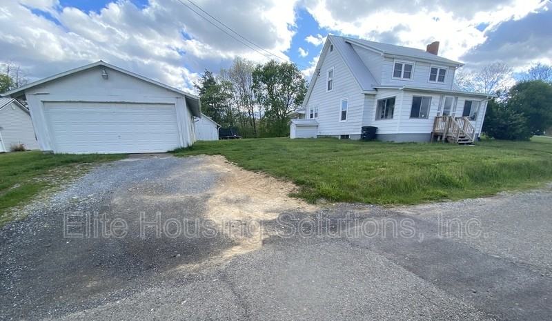 205 Country Ln - Photo 2 of 33