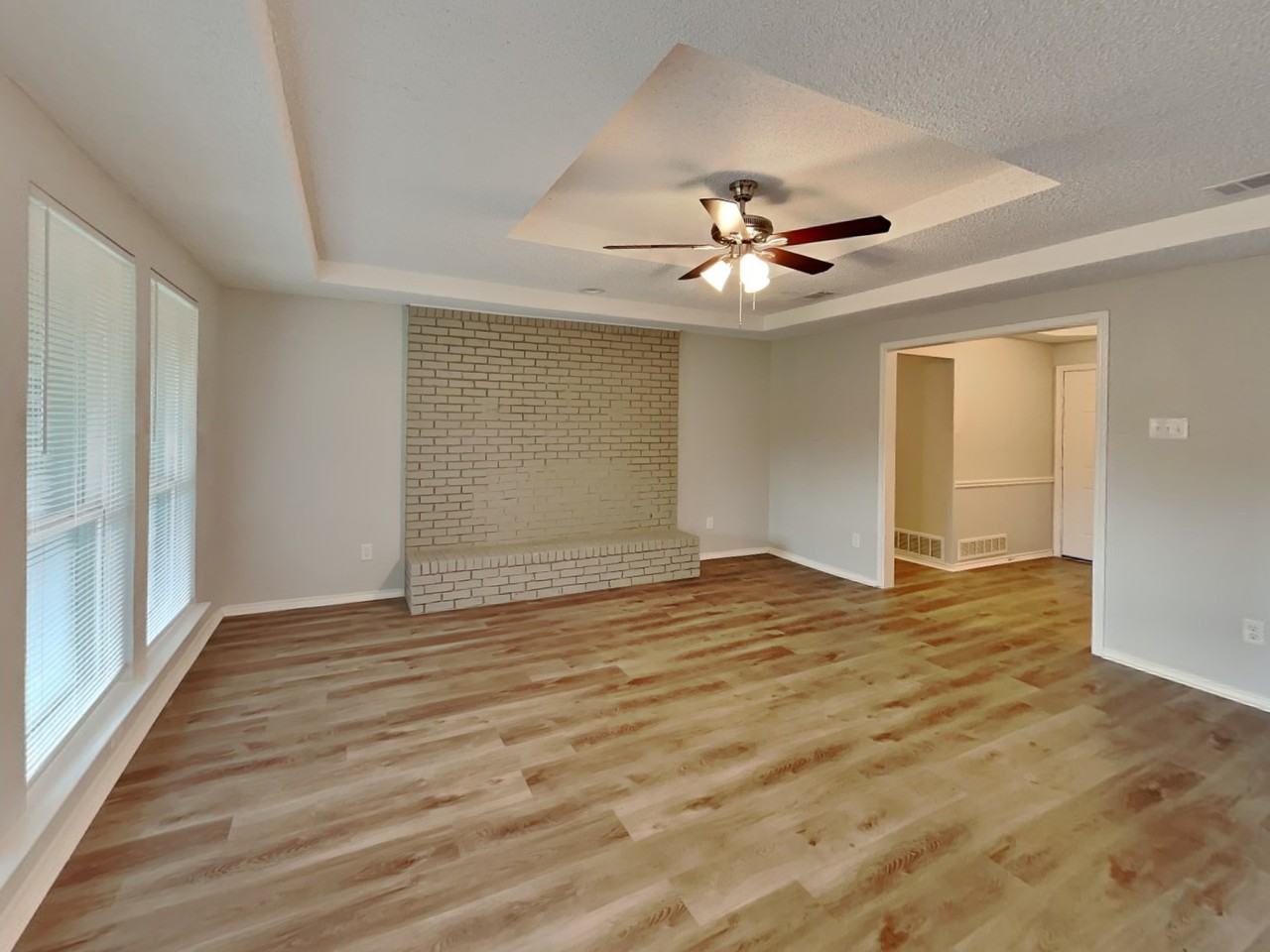 422 Ash Ln - Photo 3 of 26