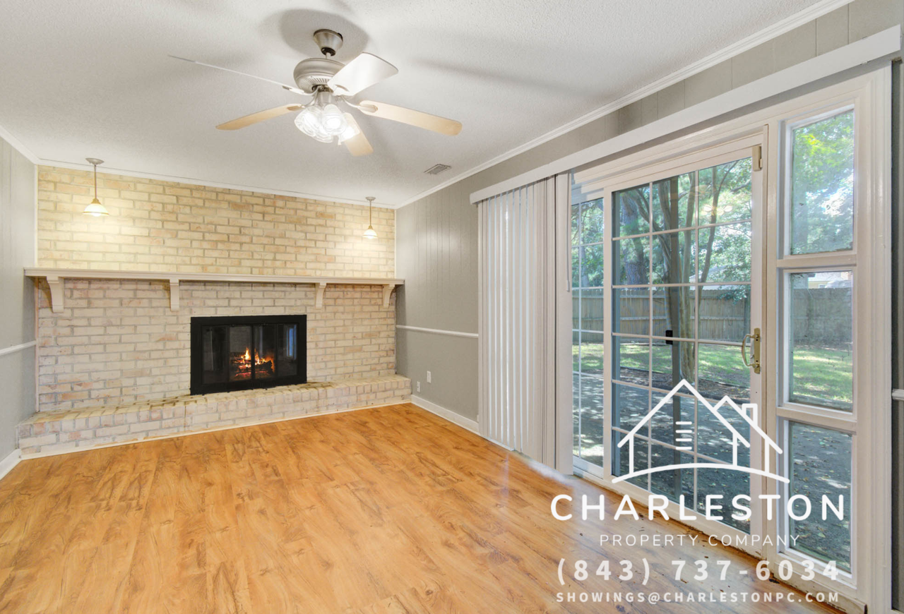 1212 Oakcrest Dr - Photo 3 of 23