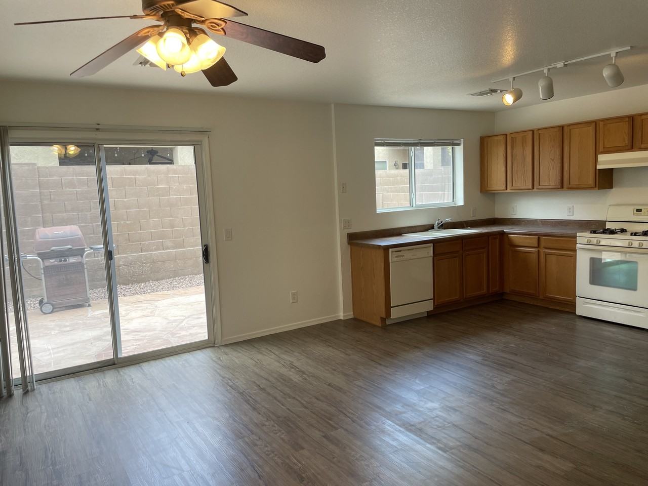 4216 E Babbling Brook Dr - Photo 2 of 35