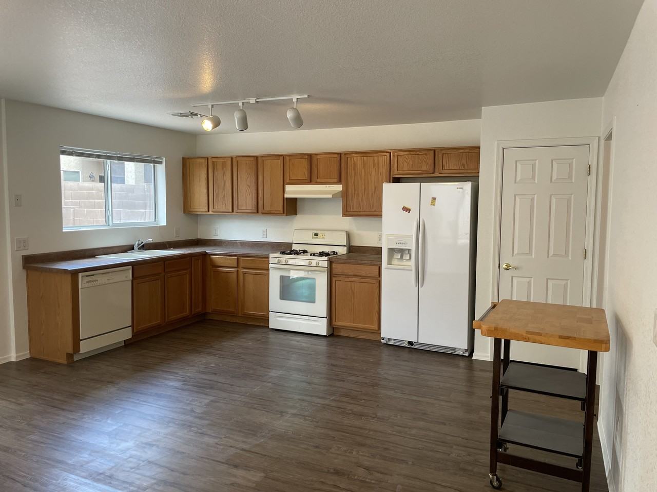 4216 E Babbling Brook Dr - Photo 3 of 35