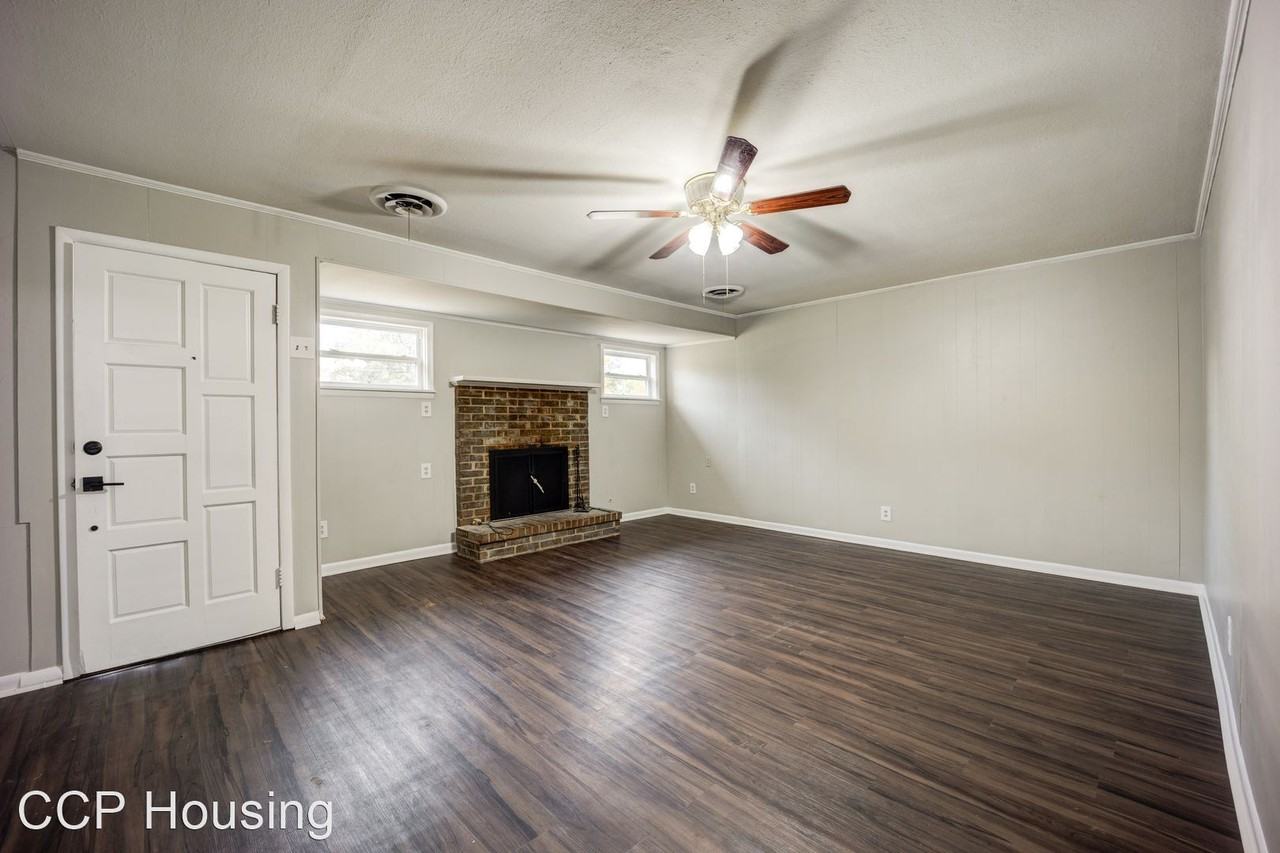 2921 Savannah St - Photo 3 of 9
