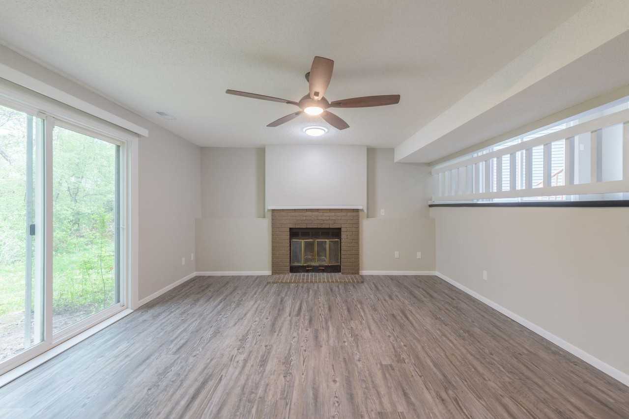 1385 Knoll Dr - Photo 2 of 33