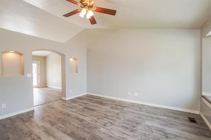 1026 N Gramercy Ave - Photo 2 of 16