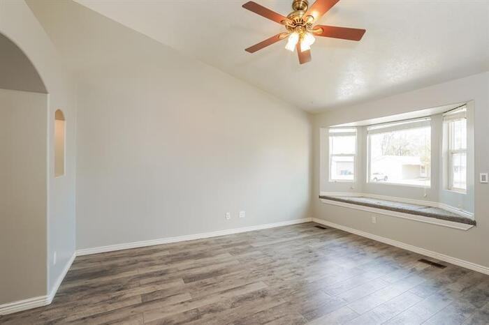 1026 N Gramercy Ave - Photo 3 of 16