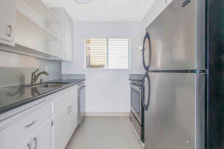 530 Kendall Ave #02