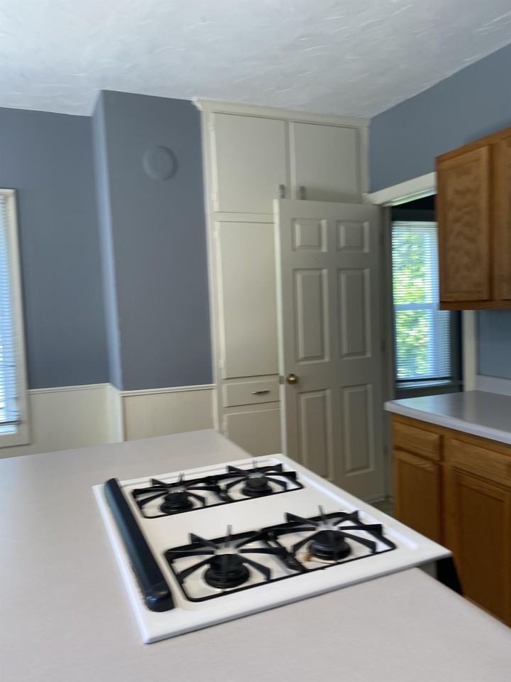 1613 N Van Buren St #A - Photo 5 of 10