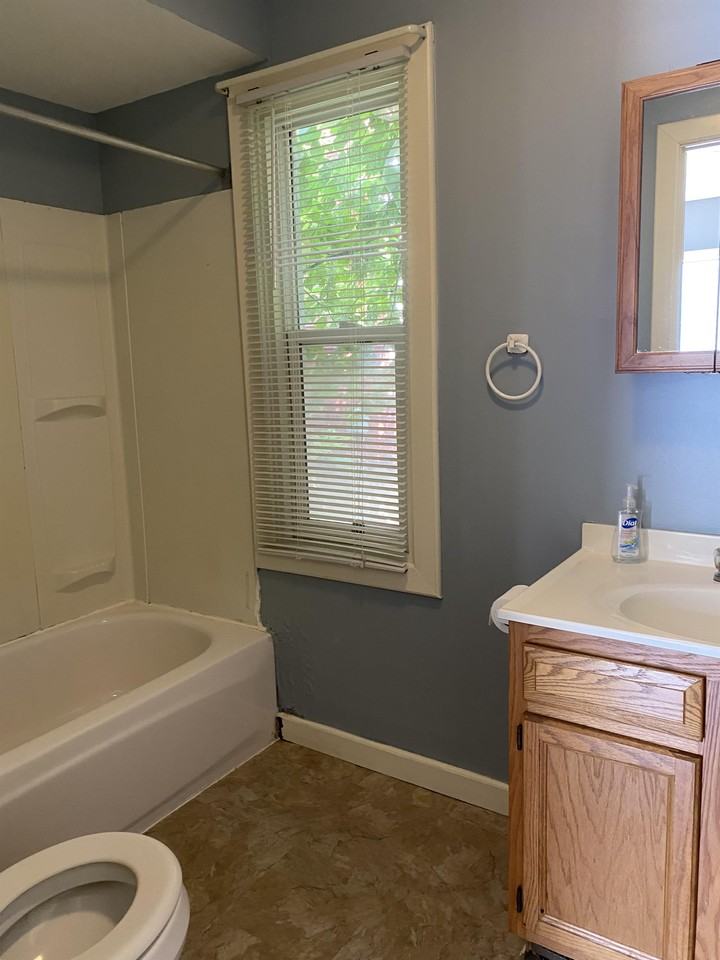 1613 N Van Buren St #A - Photo 6 of 10