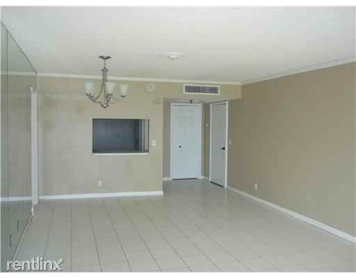 2425 Presidential Way Ph 6 - Photo 3 of 7