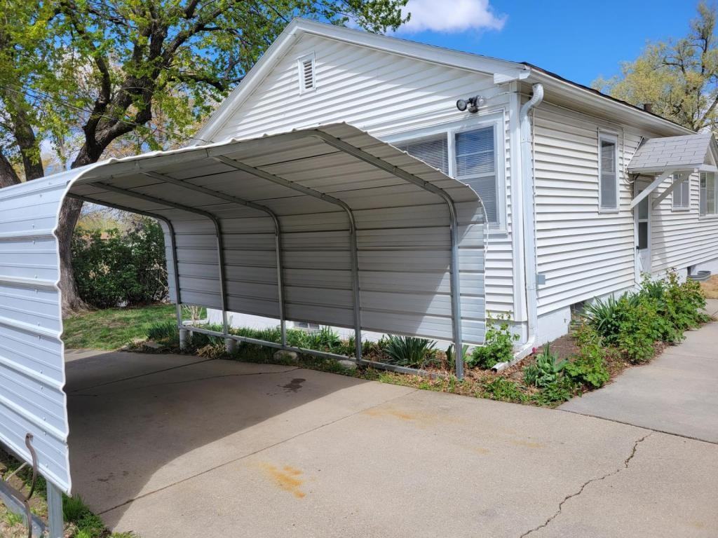 1205 Adams St - Photo 4 of 29