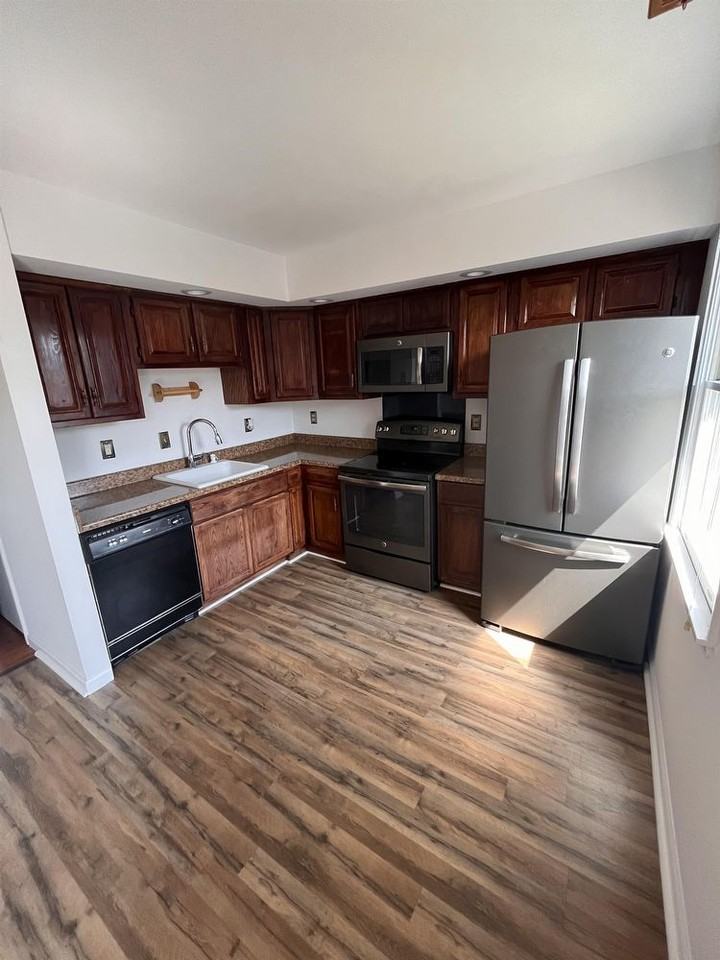 30 Waldeck Ct - Photo 3 of 10