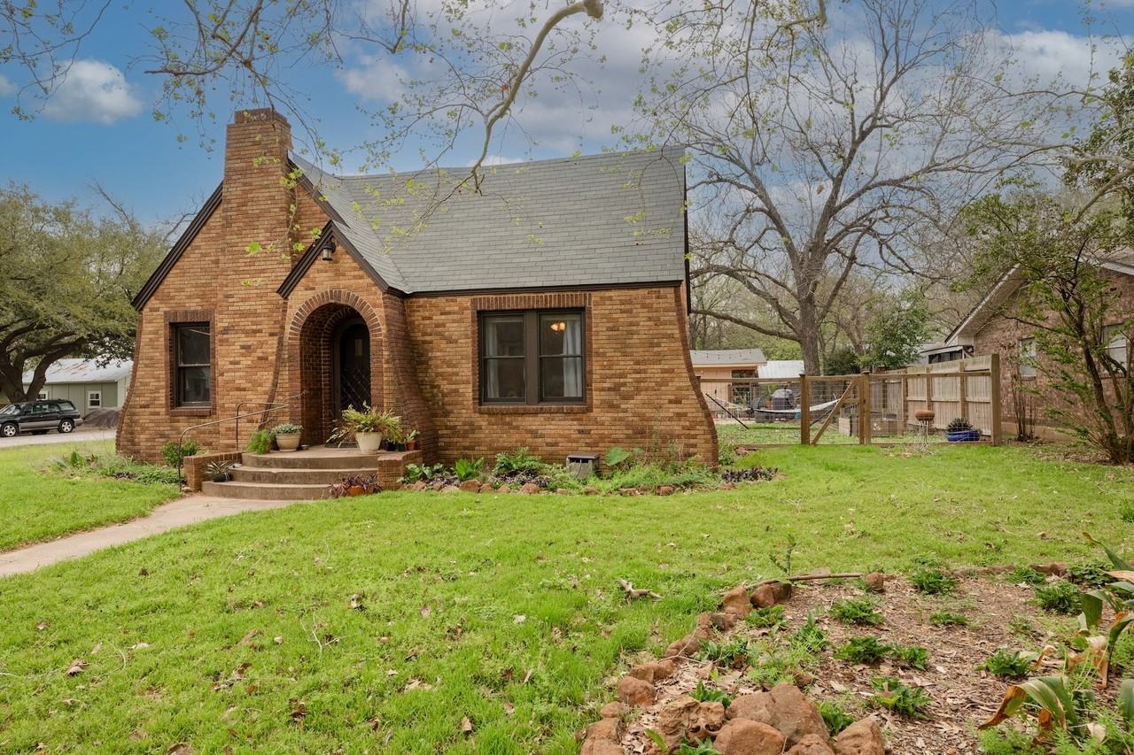 306 Bishop St #NA - Photo 2 of 17