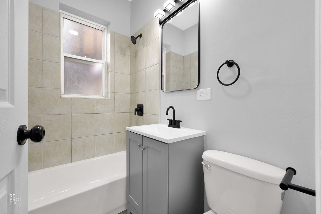 7028 S Clyde - Photo 3 of 17