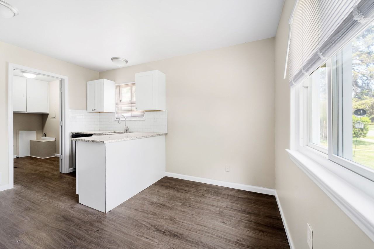 422 S Farmington Rd #1 - Photo 4 of 13