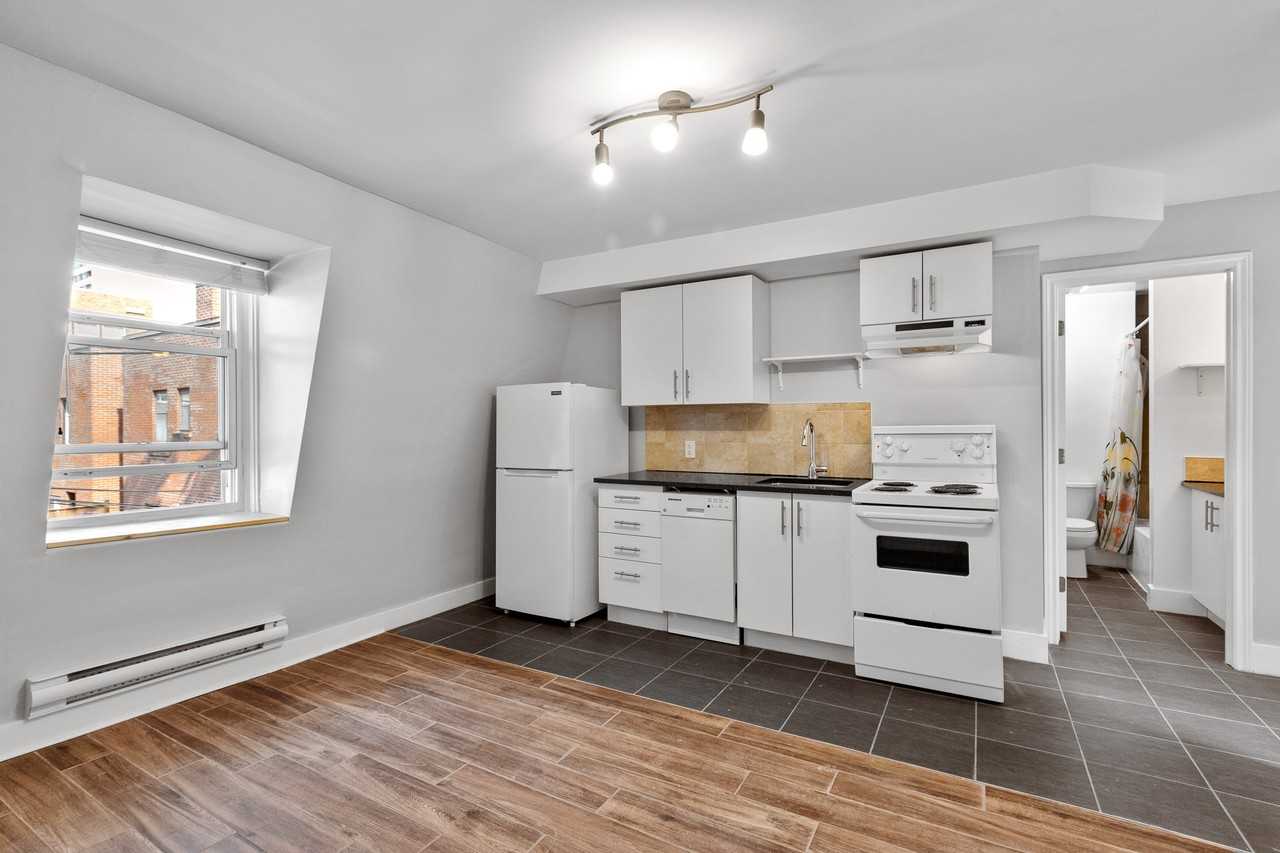 467 - 467 Slater Street #214 - Photo 4 of 34